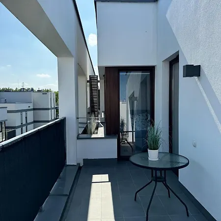 Stylish With Ac & Balcony דירה פוזנן