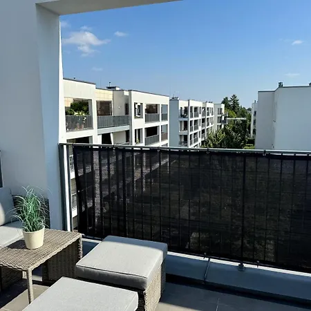 דירה Stylish With Ac & Balcony *
